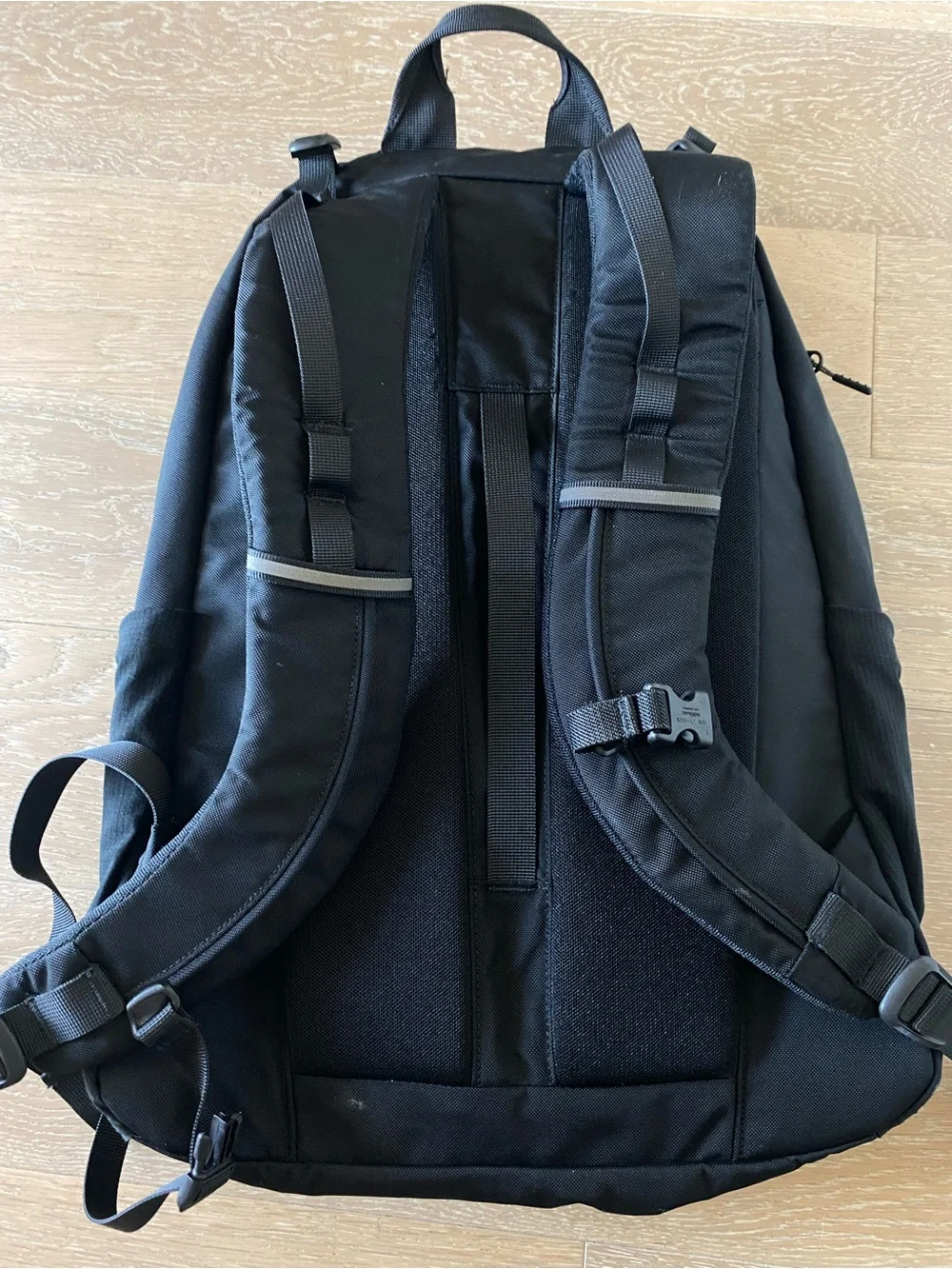 Lululemon Black Backpack 20L reflective detail & lumbar support water repellent